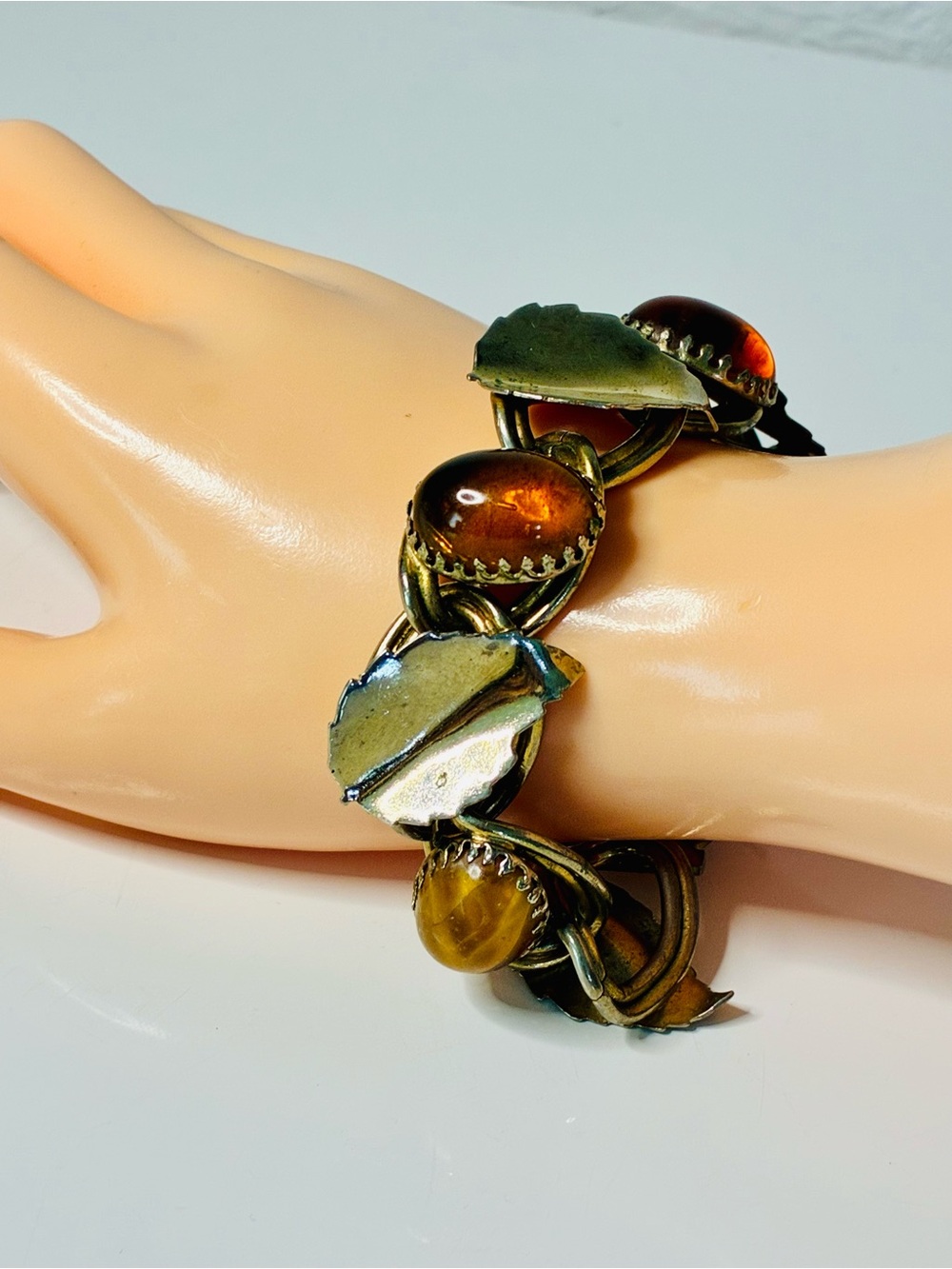 Leaf-Linked Amber- Tone Cabochon Bracelet - Brown and Brass Retro Casual